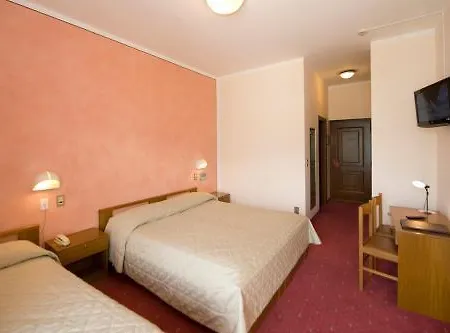 ホテル Astoria - 3stelle S マルチェージネ