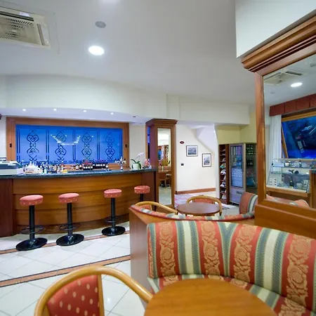 ホテル Astoria - 3stelle S マルチェージネ